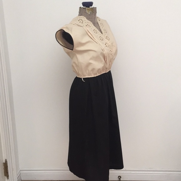 Black and Cream lace dress - Picture 5 of 7